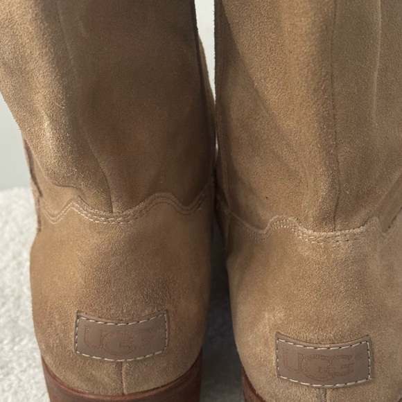 SOLD 🥰UGG RIONI Suede Tan Boots Size 10 - Picture 5 of 8